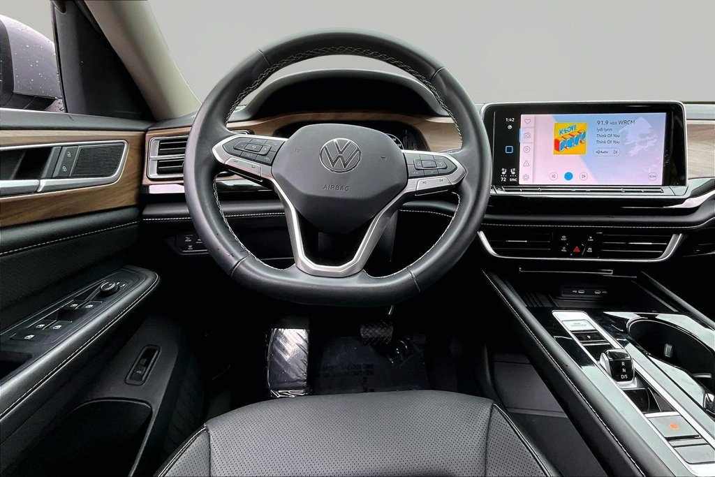 Used 2025 Volkswagen Atlas SE FWD image 8