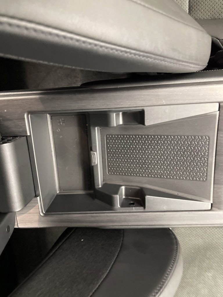 Used 2023 Nissan Ariya AWD image 11