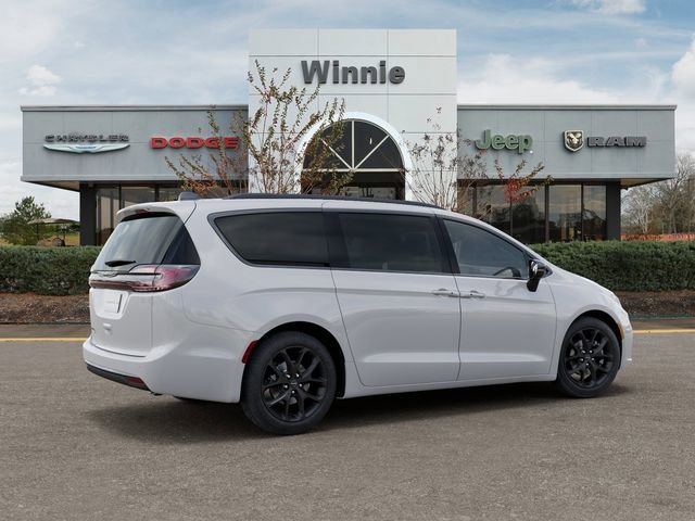 New 2026 Chrysler Pacifica Select image 4