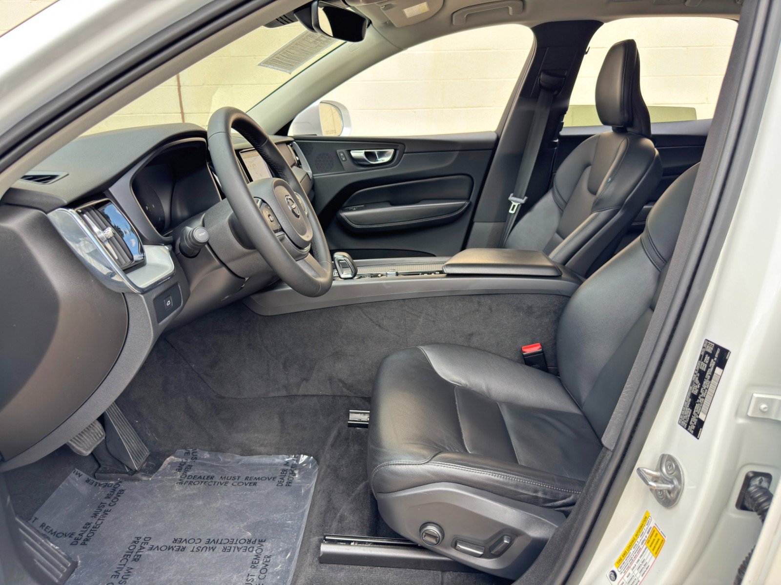 Used 2023 Volvo XC60 B5 Core w/ Climate Package FWD image 16