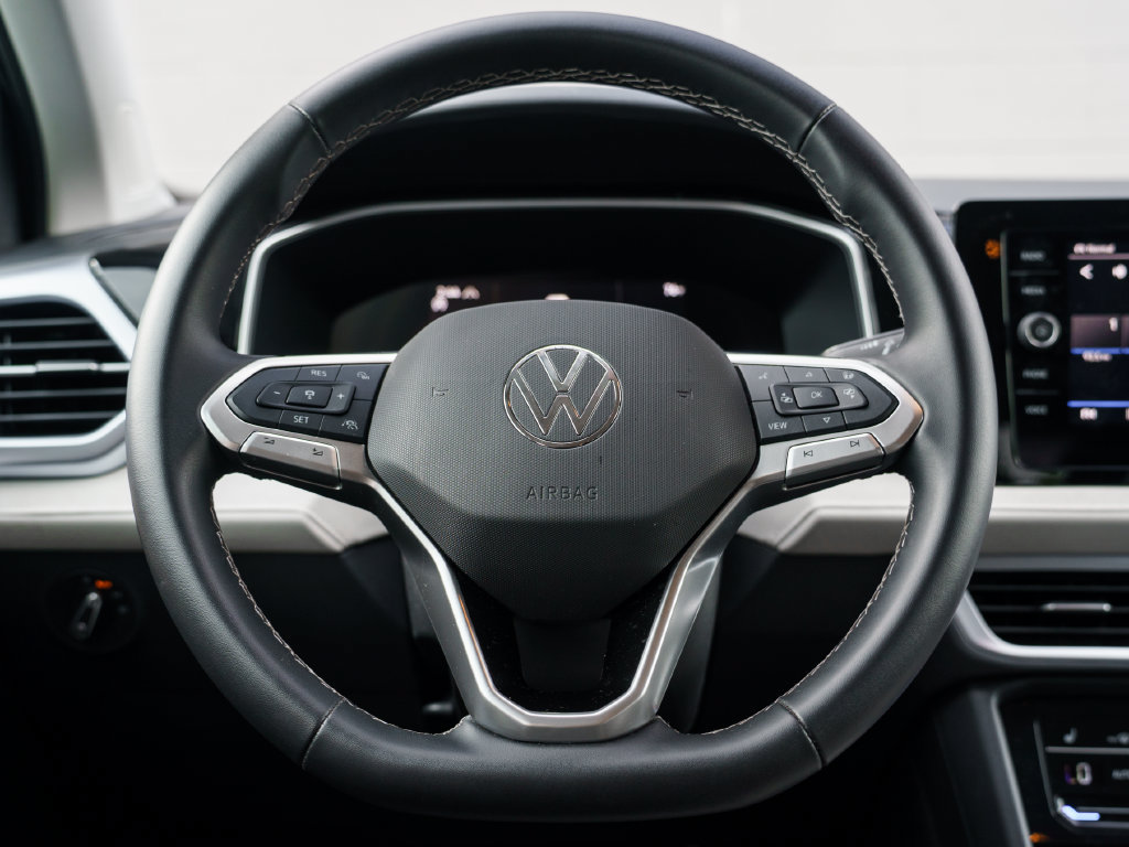 Certified 2025 Volkswagen Taos SE AWD/4WD image 23