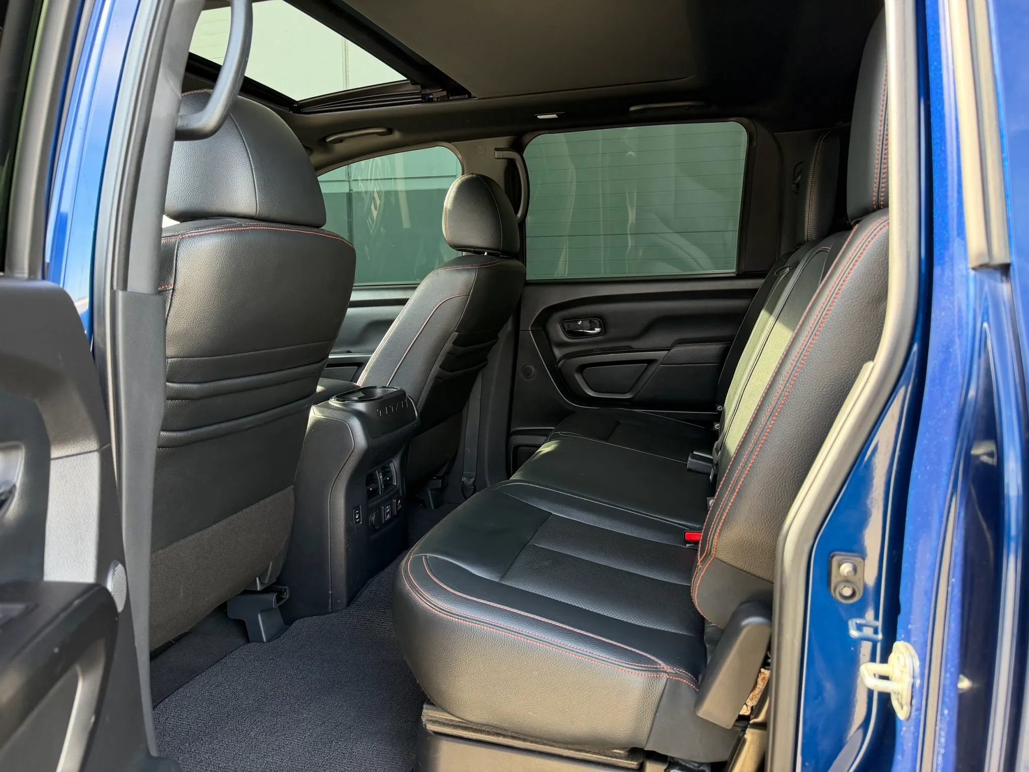 Used 2021 Nissan Titan PRO-4X w/ Pro-4x Convenience Package image 11