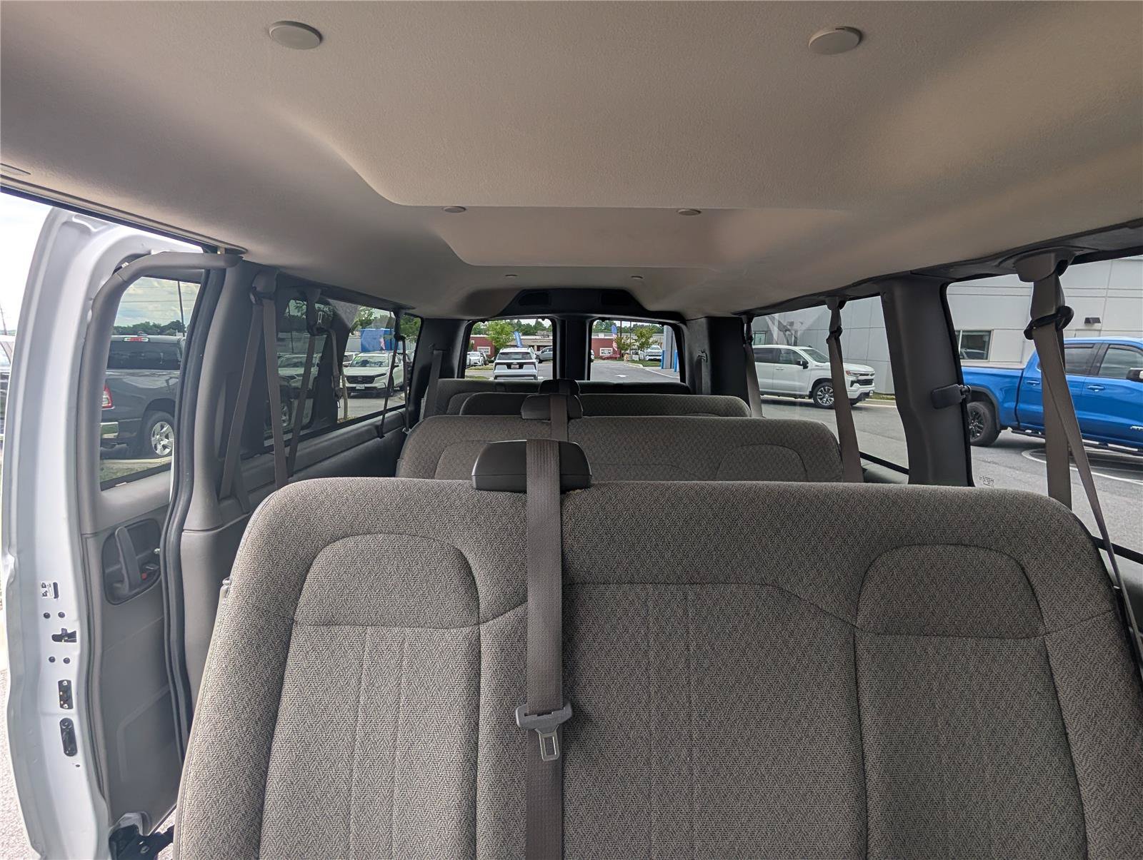 Used 2025 Chevrolet Express 3500 LT w/ LT Preferred Equipment Group RWD image 12