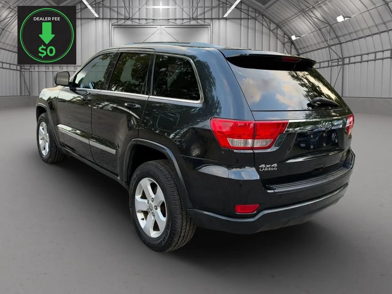 Used 2012 Jeep Grand Cherokee Laredo w/ Laredo E Group AWD/4WD image 3