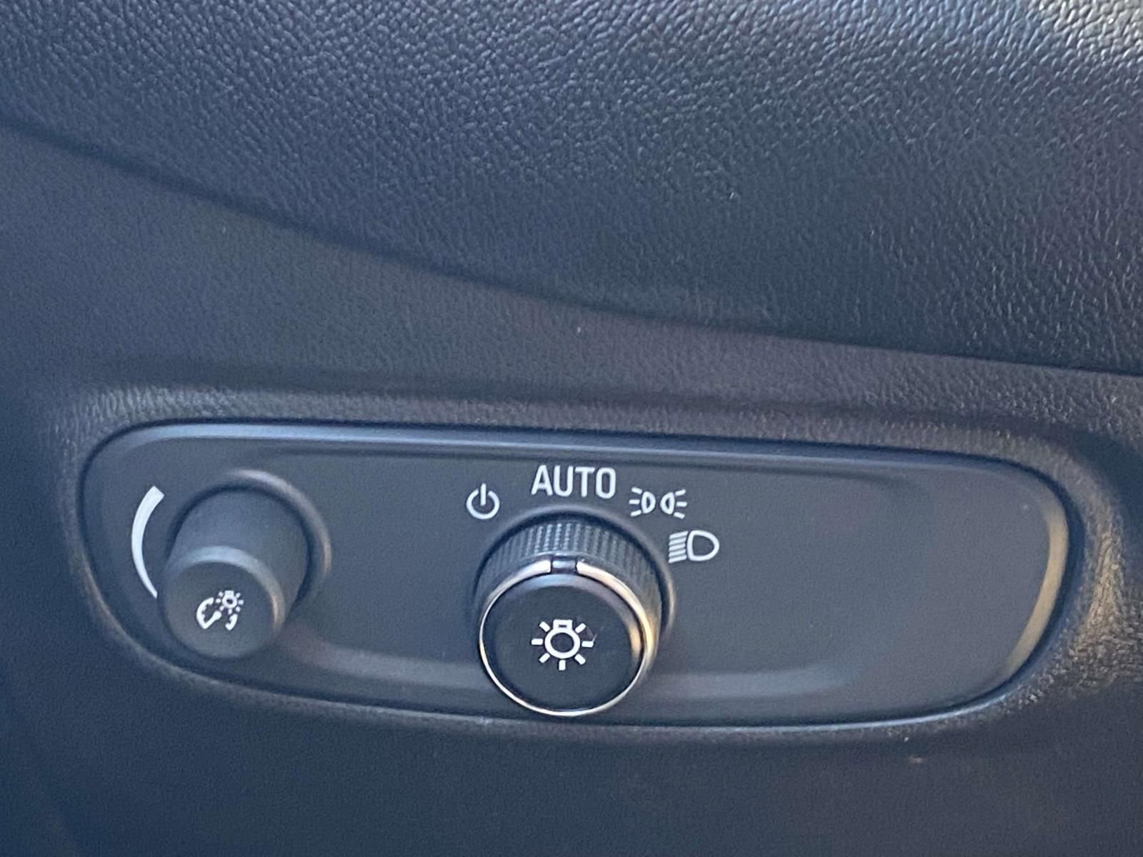 Used 2023 Chevrolet Equinox LS FWD image 27