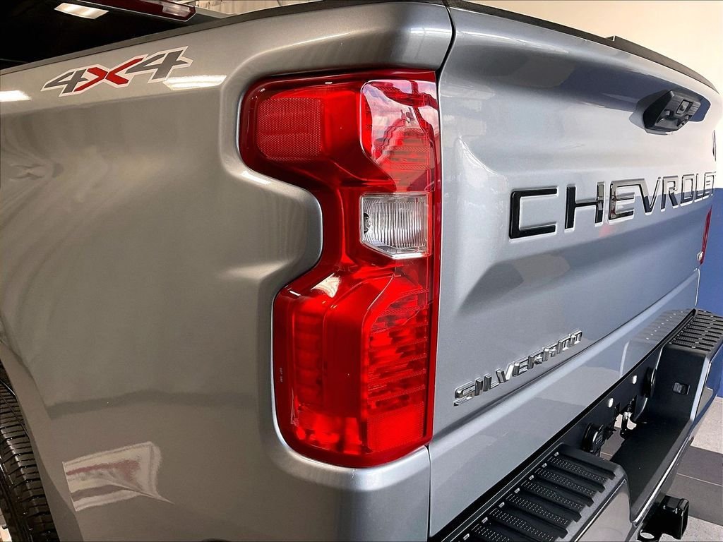 Used 2023 Chevrolet Silverado 1500 LT AWD/4WD image 34
