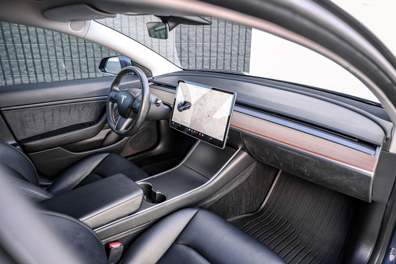 Used 2018 Tesla Model 3 Mid Range RWD image 23