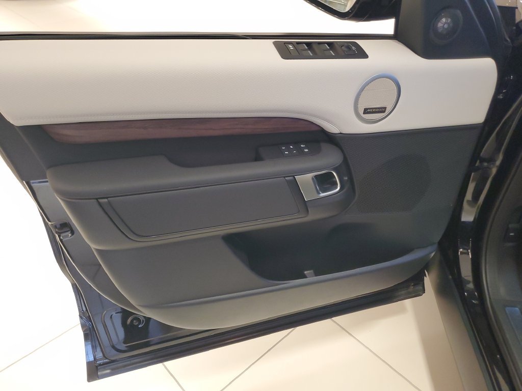 New 2026 Land Rover Discovery Dynamic SE AWD/4WD image 7