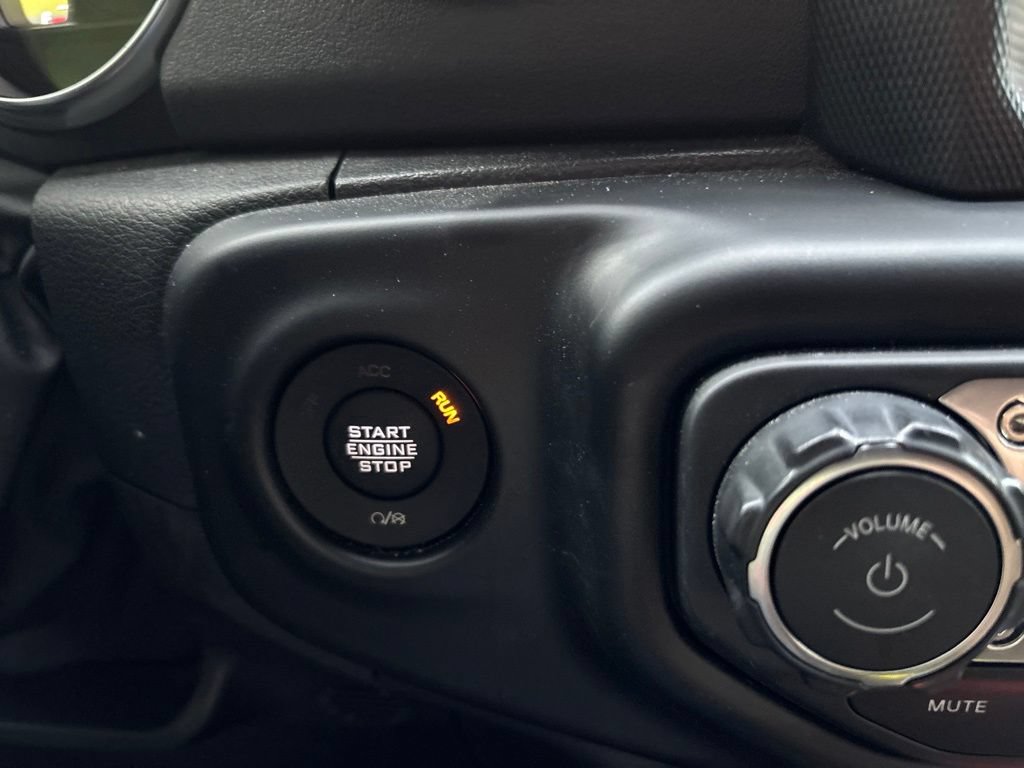 Used 2022 Jeep Wrangler Unlimited Sahara w/ Cold Weather Group AWD/4WD image 17
