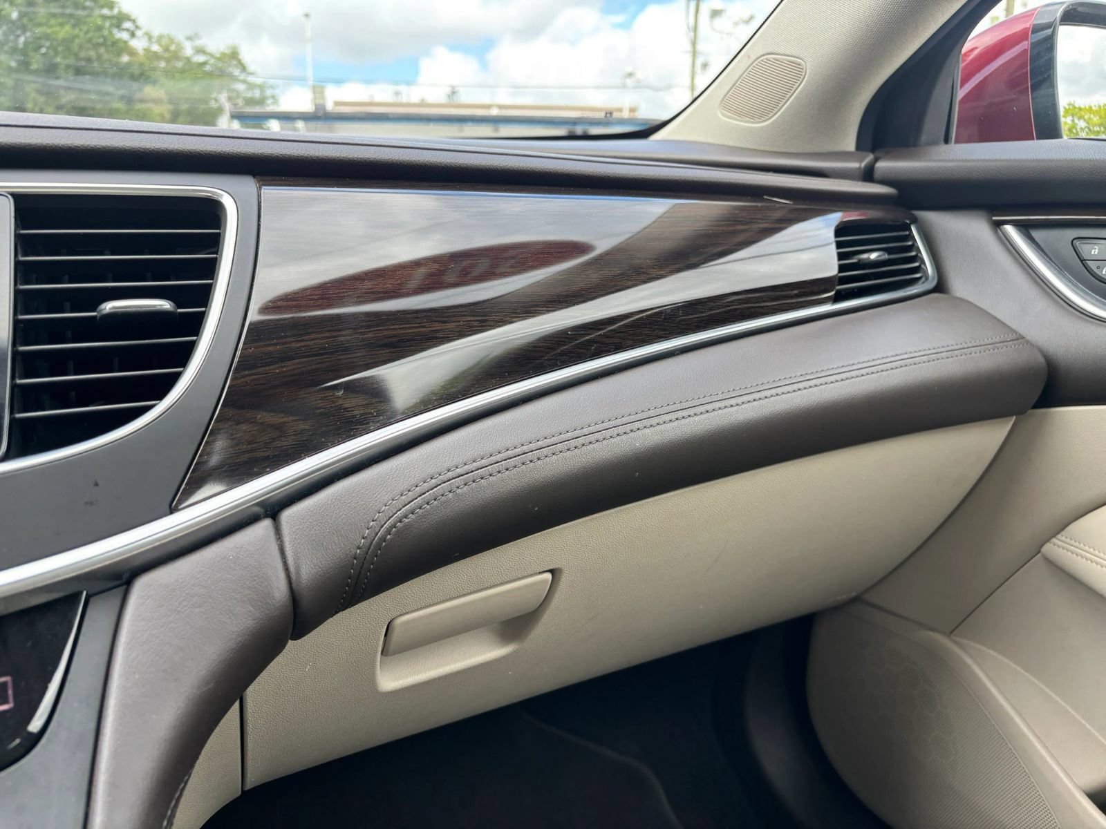 Used 2017 Buick LaCrosse Essence FWD image 27