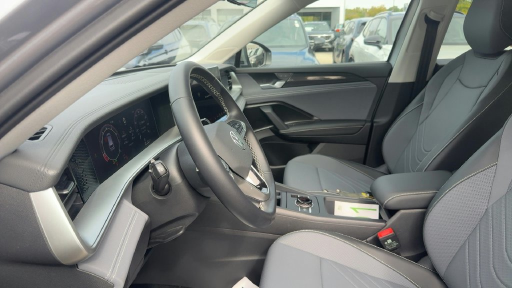 Certified 2026 Volkswagen Tiguan SE AWD/4WD image 3