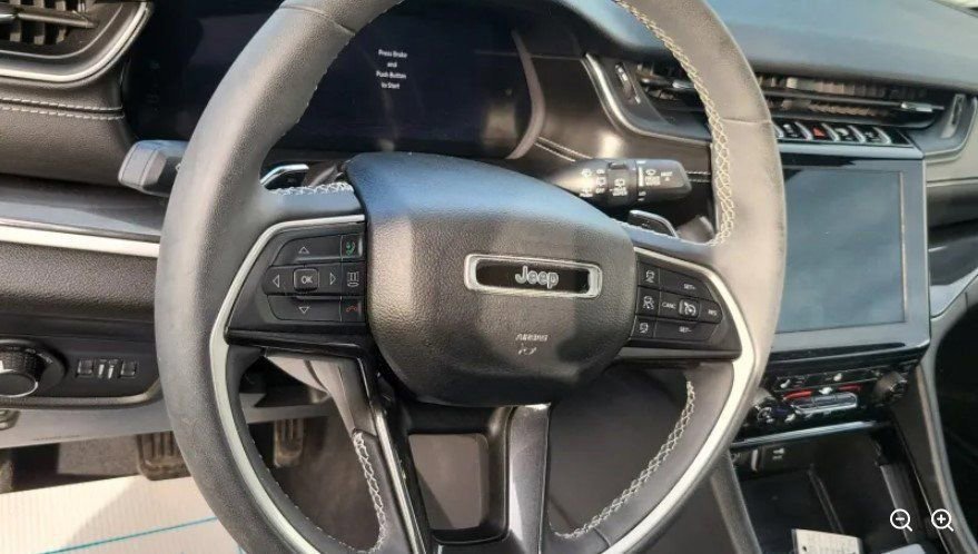 Used 2023 Jeep Grand Cherokee Altitude image 12