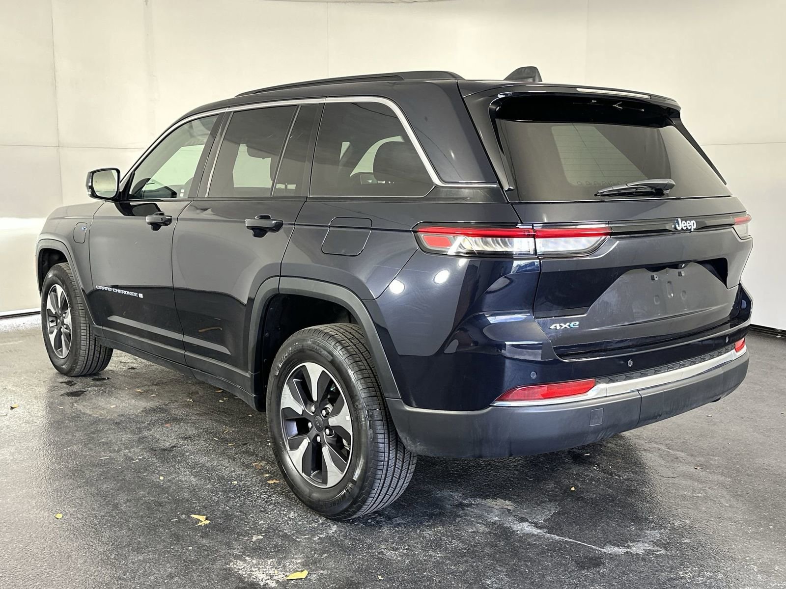 Used 2024 Jeep Grand Cherokee Limited 4xe image 6