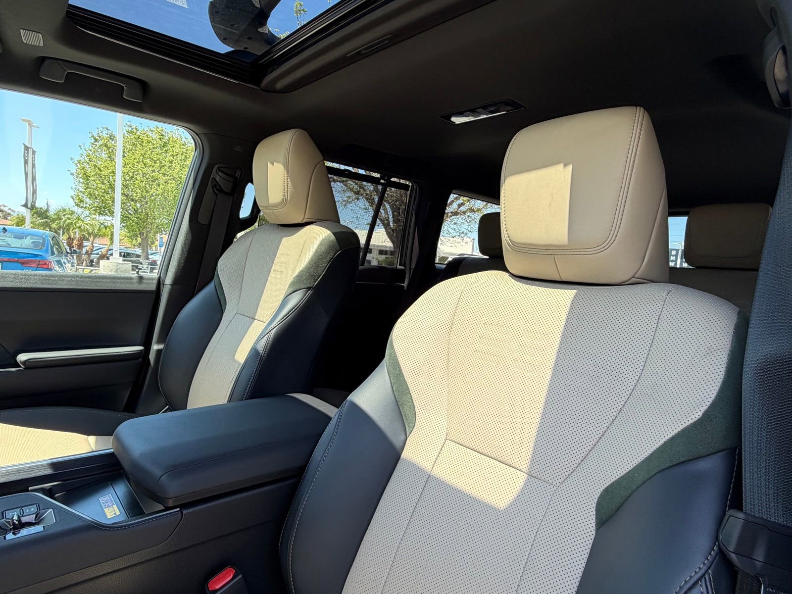 Used 2024 Lexus GX 550 AWD/4WD image 23