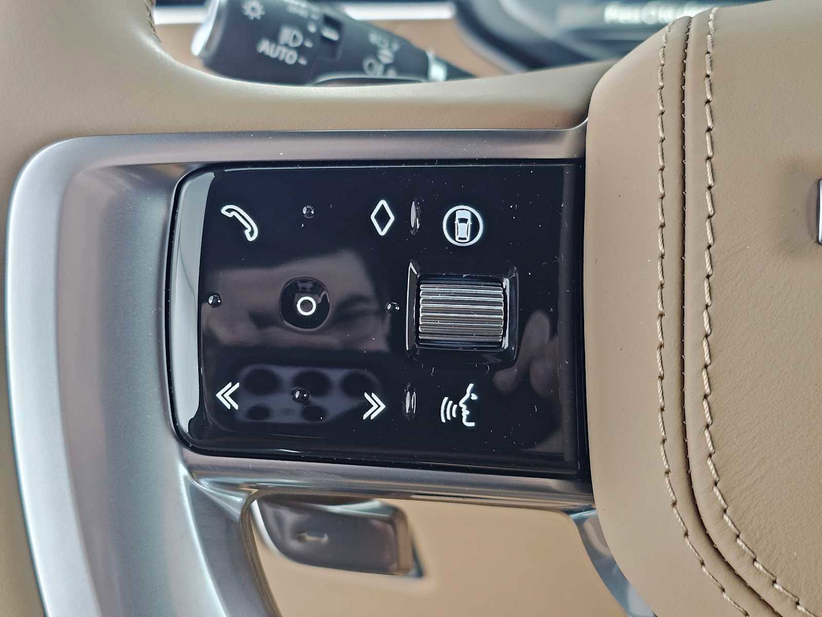 New 2026 Land Rover Range Rover SE image 27