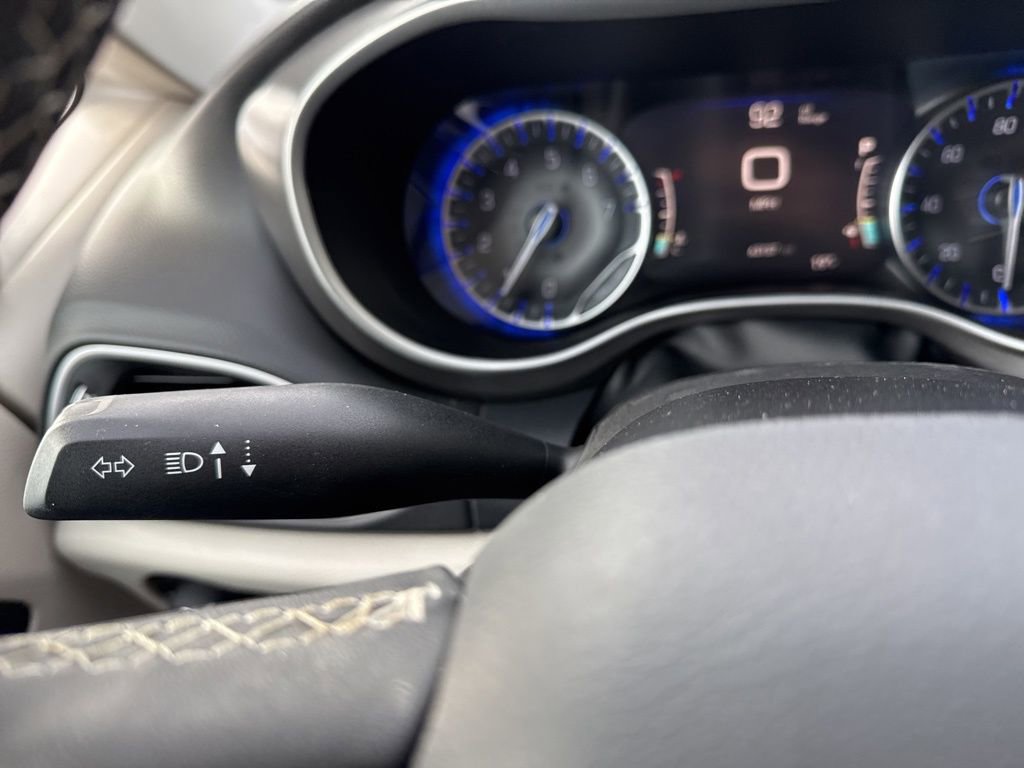 Used 2024 Chrysler Pacifica Touring-L image 40