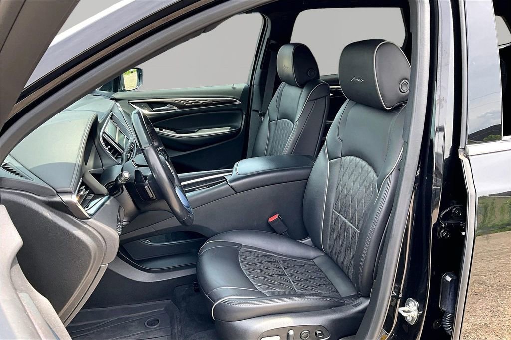 Used 2023 Buick Enclave Avenir w/ Avenir Technology Package AWD/4WD image 25