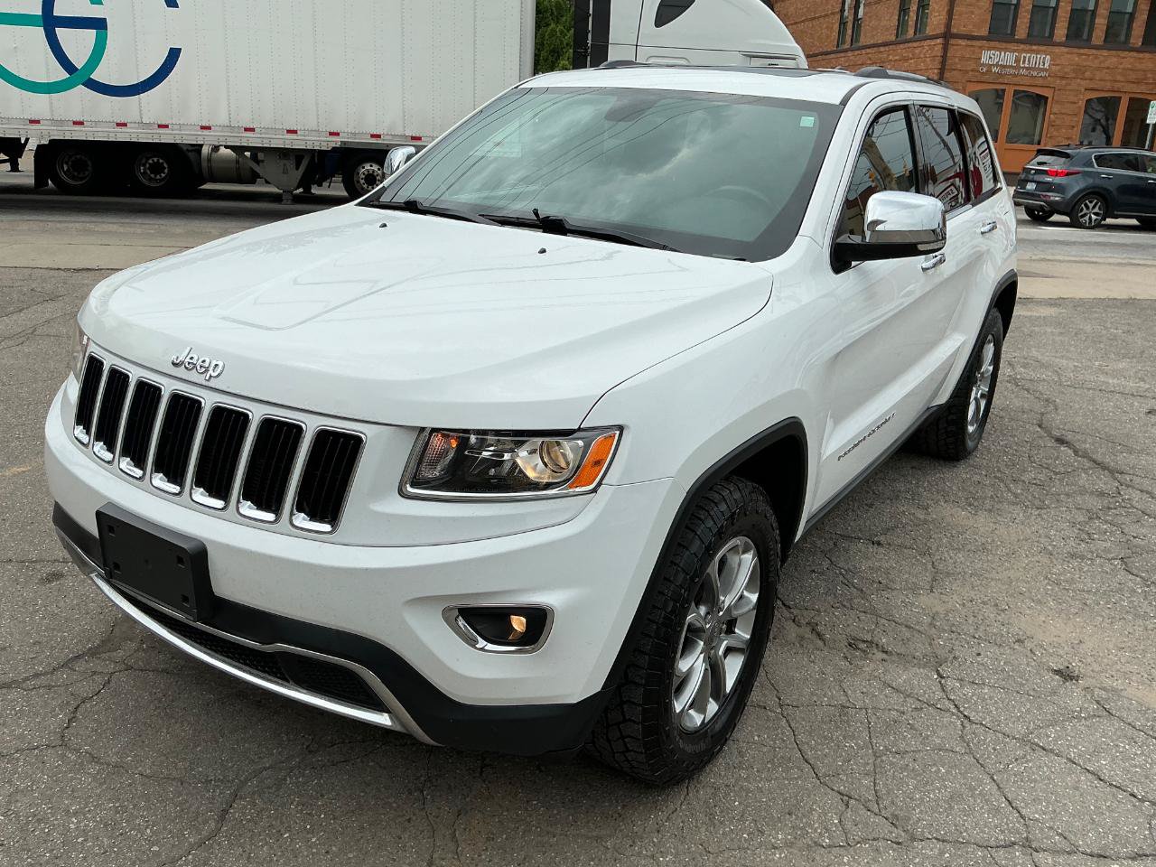 Used 2015 Jeep Grand Cherokee Limited w/ Trailer Tow Group IV AWD/4WD image 8