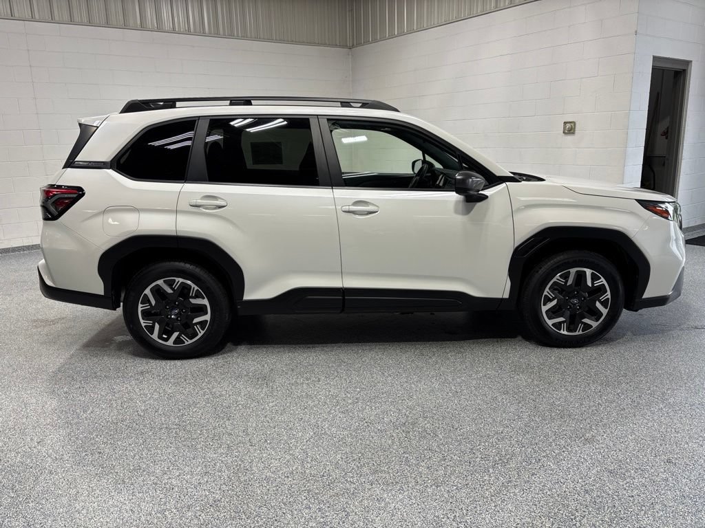 Used 2025 Subaru Forester Premium AWD/4WD image 8