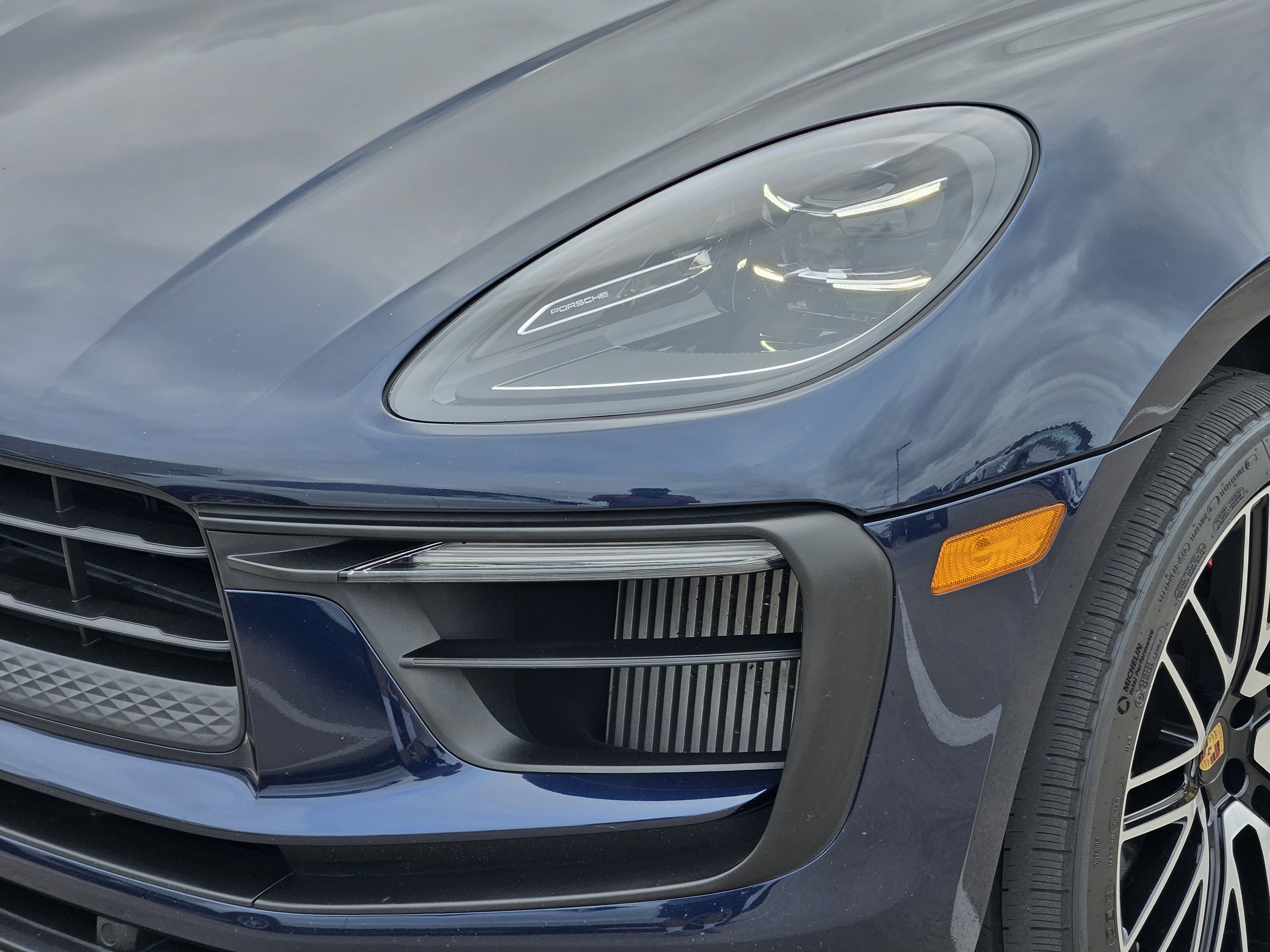 Certified 2022 Porsche Macan S AWD/4WD image 12