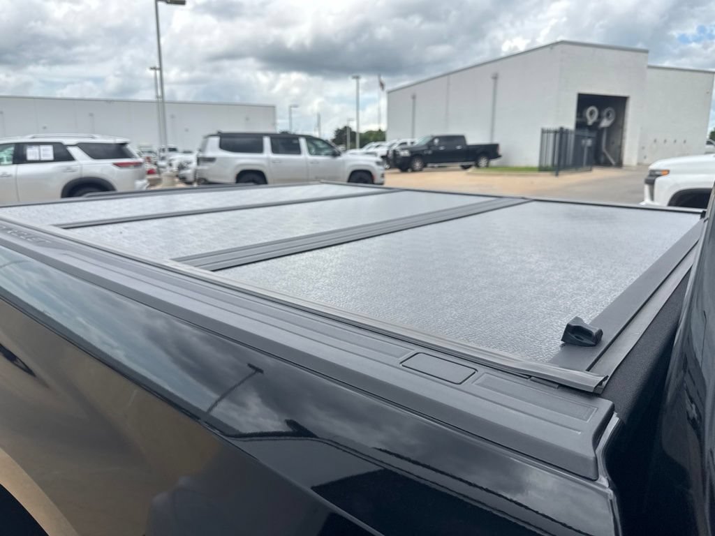Used 2025 Chevrolet Silverado 1500 High Country w/ High Country Premium Package AWD/4WD image 11