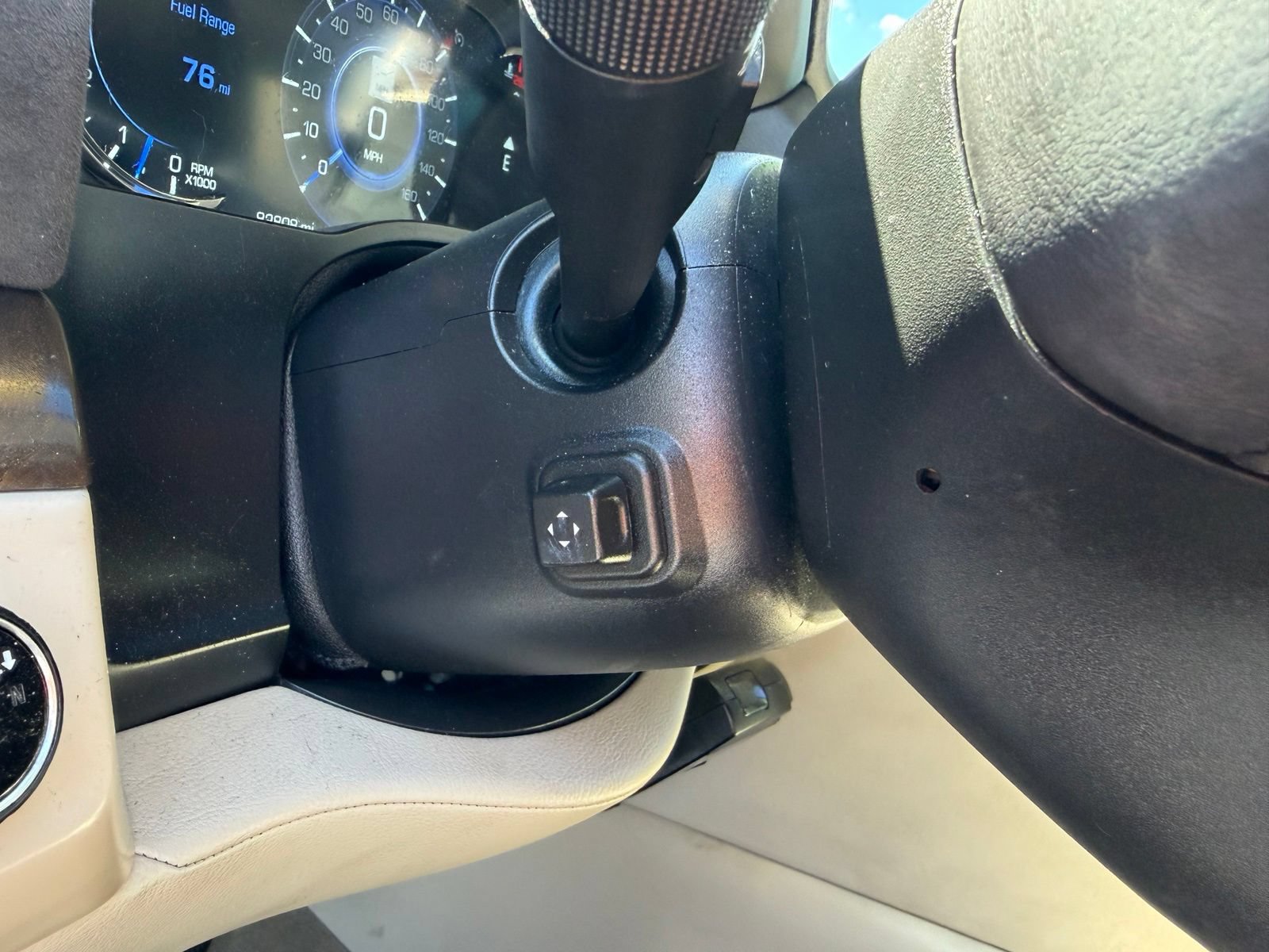 Used 2018 Cadillac Escalade Luxury AWD/4WD image 19