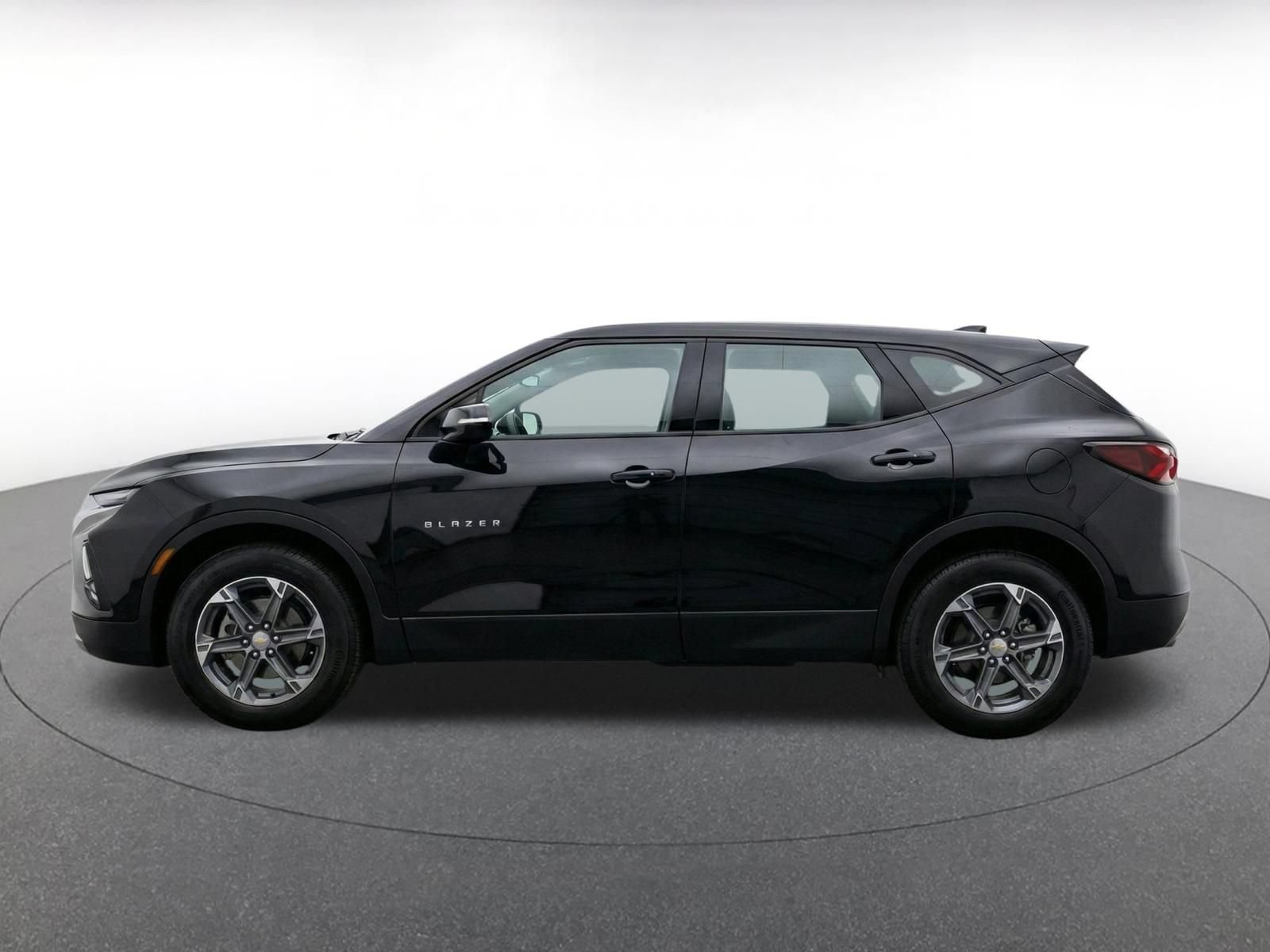 Used 2025 Chevrolet Blazer LT FWD image 4