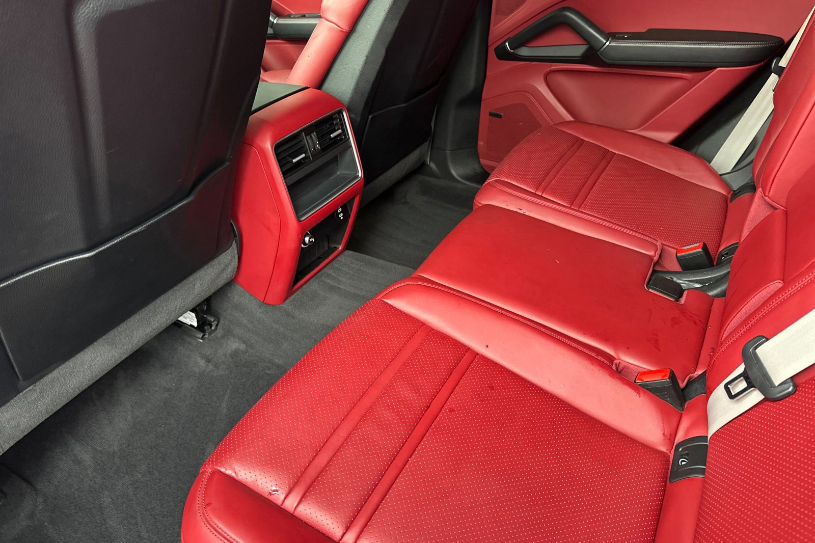 Used 2022 Porsche Cayenne S image 12