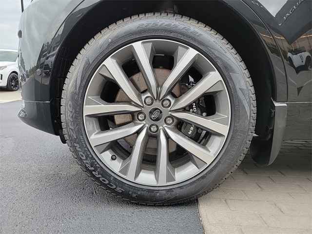 New 2024 Land Rover Discovery Metropolitan Edition image 33