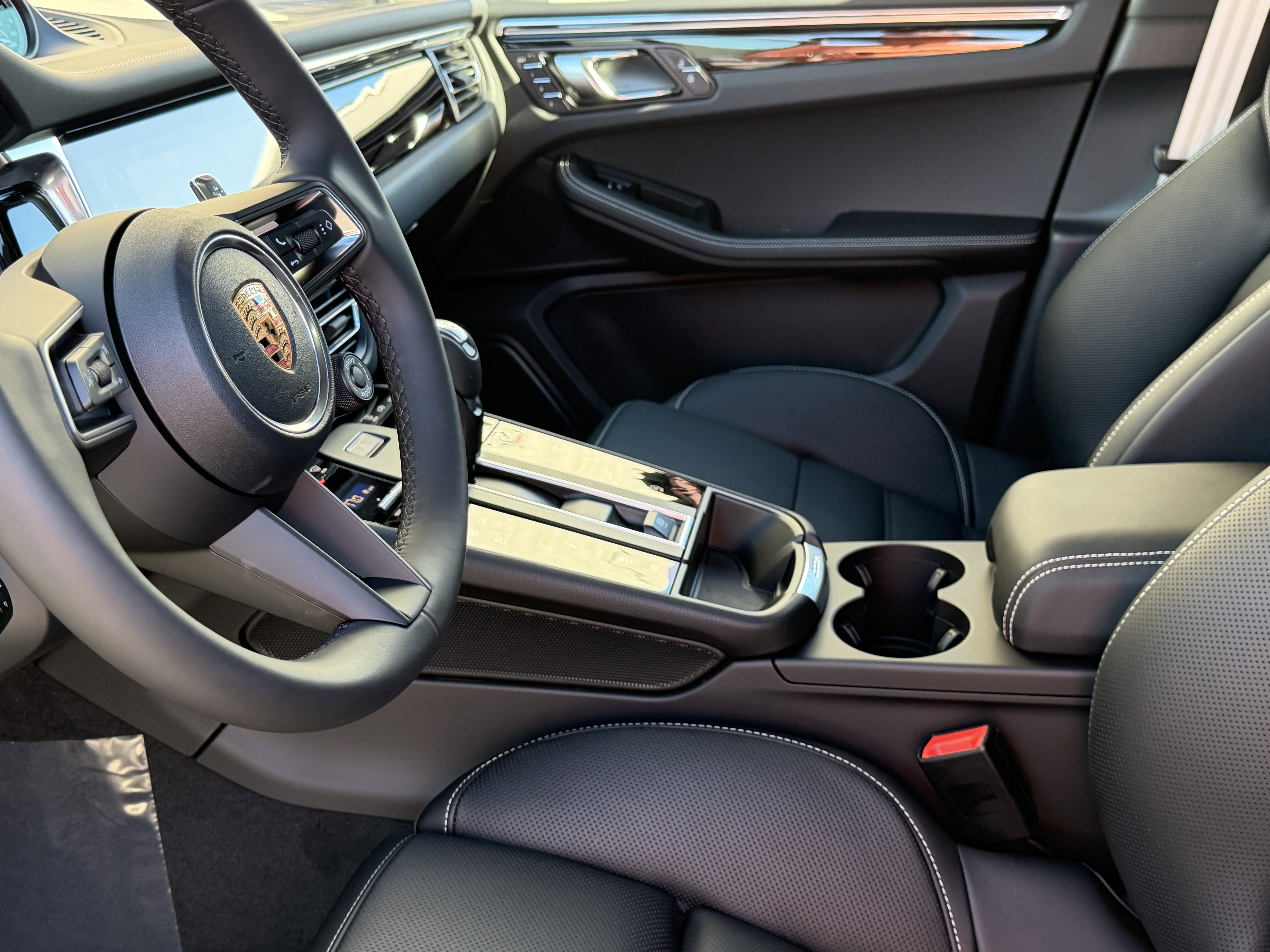 New 2026 Porsche Macan S image 4