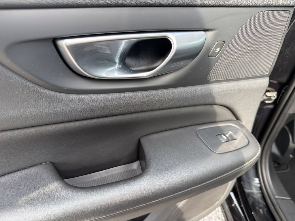 Used 2024 Volvo S60 B5 Core FWD image 25