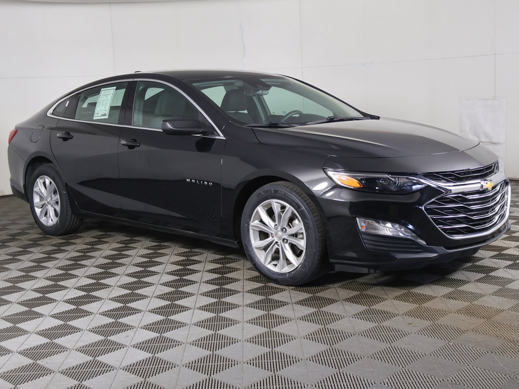 Used 2025 Chevrolet Malibu LT FWD image 3