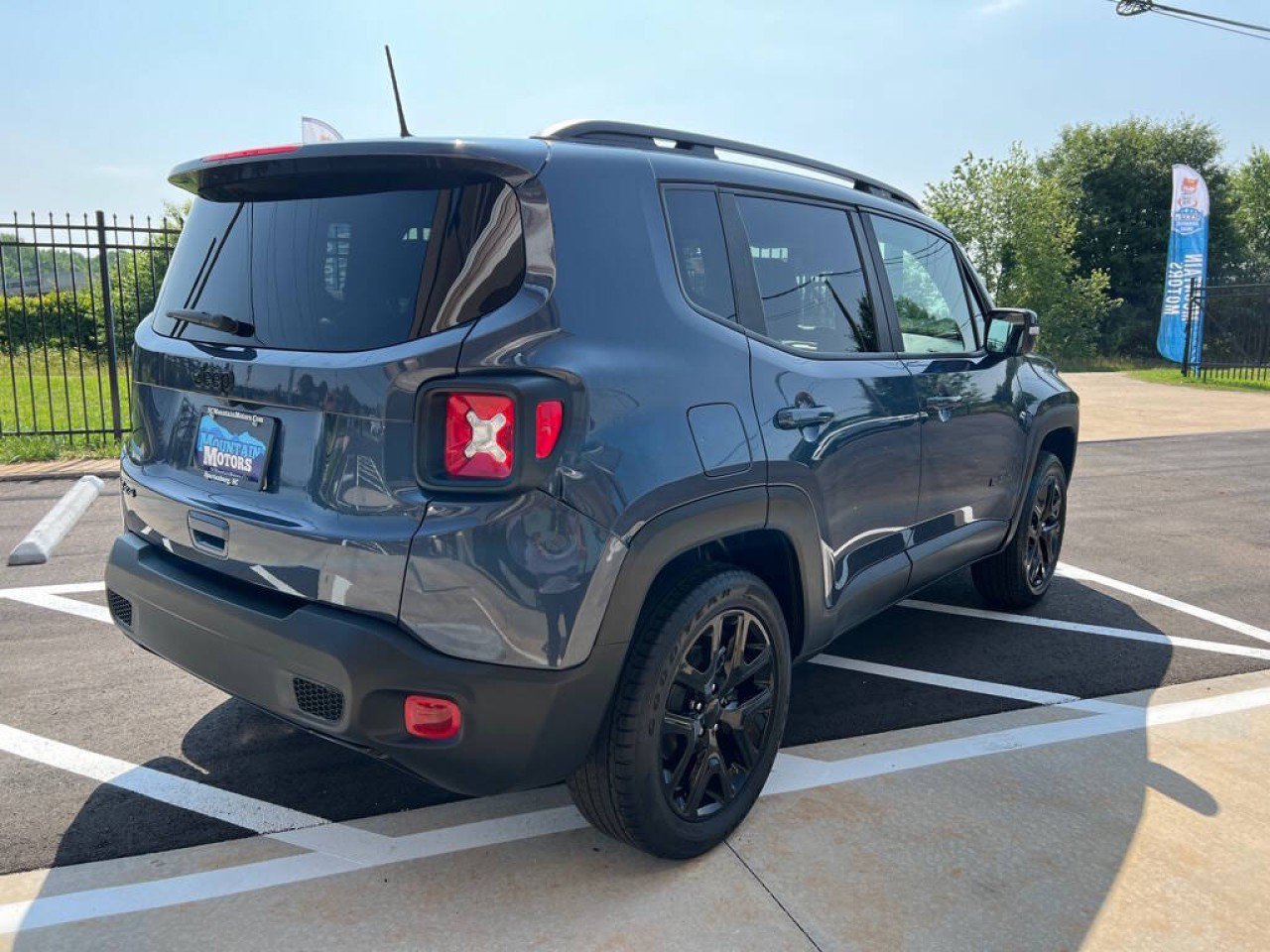 Used 2022 Jeep Renegade Altitude image 5