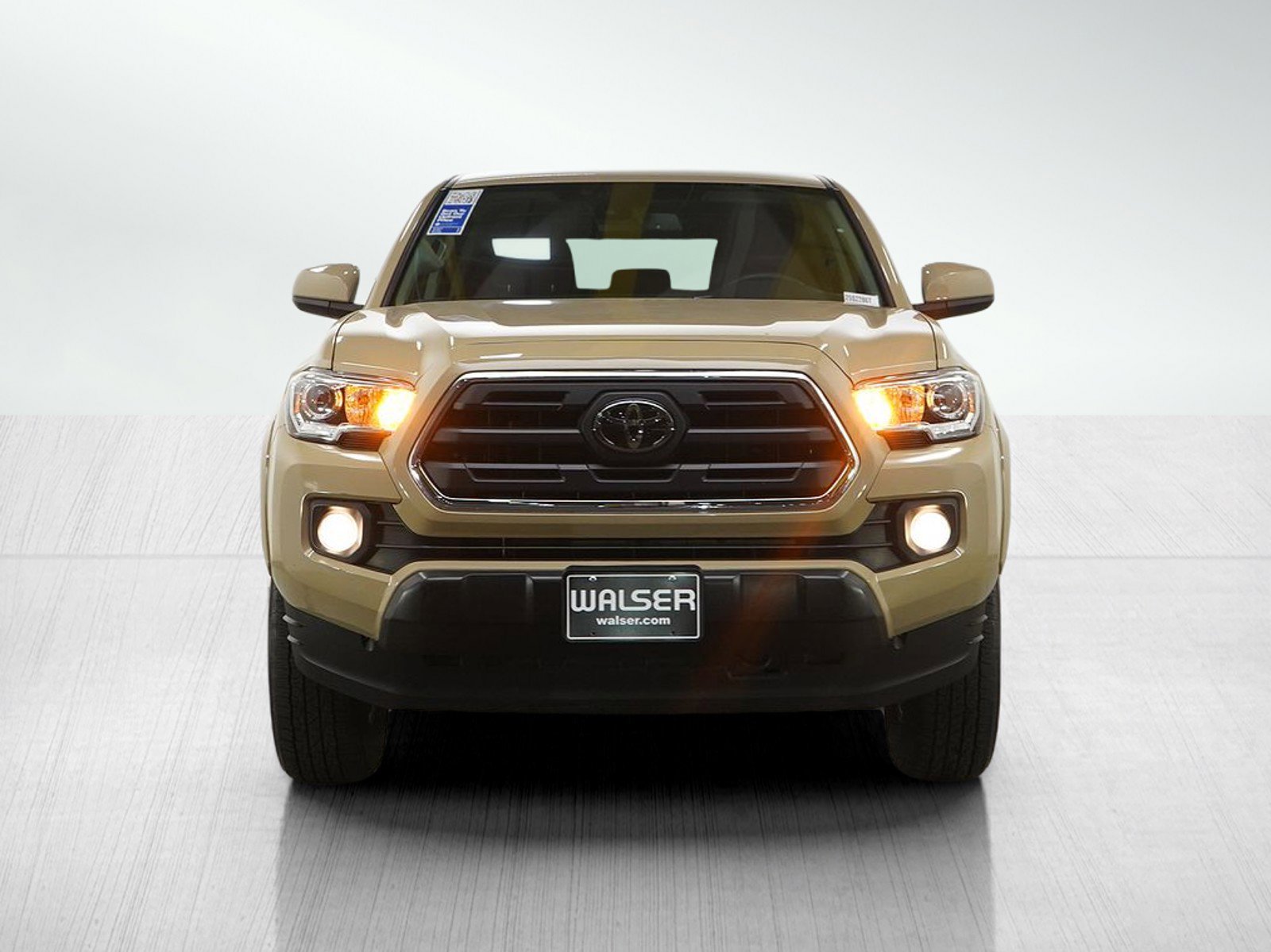 Used 2018 Toyota Tacoma SR5 AWD/4WD image 8