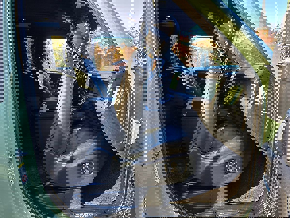 Used 2023 Land Rover Defender 110 75th Limited Edition image 21