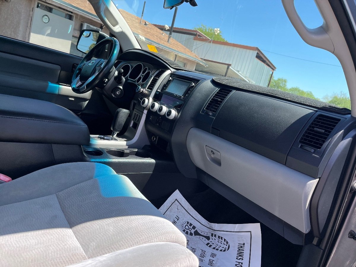 Used 2014 Toyota Sequoia SR5 AWD/4WD image 39