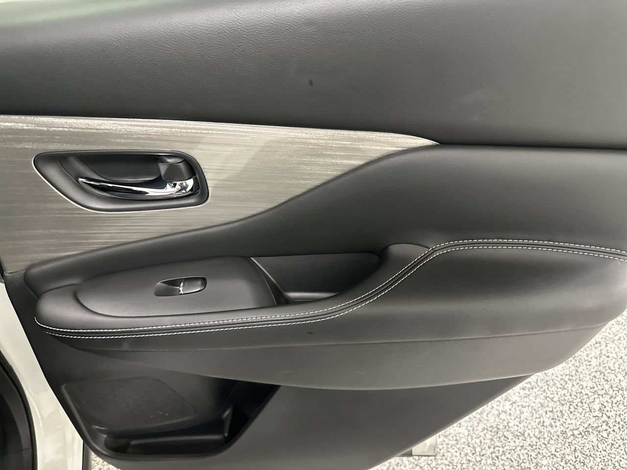 Used 2018 Nissan Murano S AWD/4WD image 27