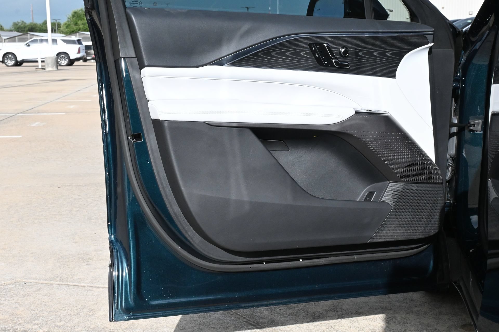 Used 2024 Cadillac Lyriq Luxury RWD image 20