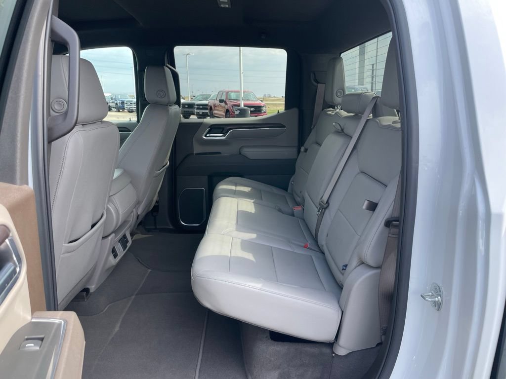 Used 2025 GMC Sierra 1500 SLT AWD/4WD image 9