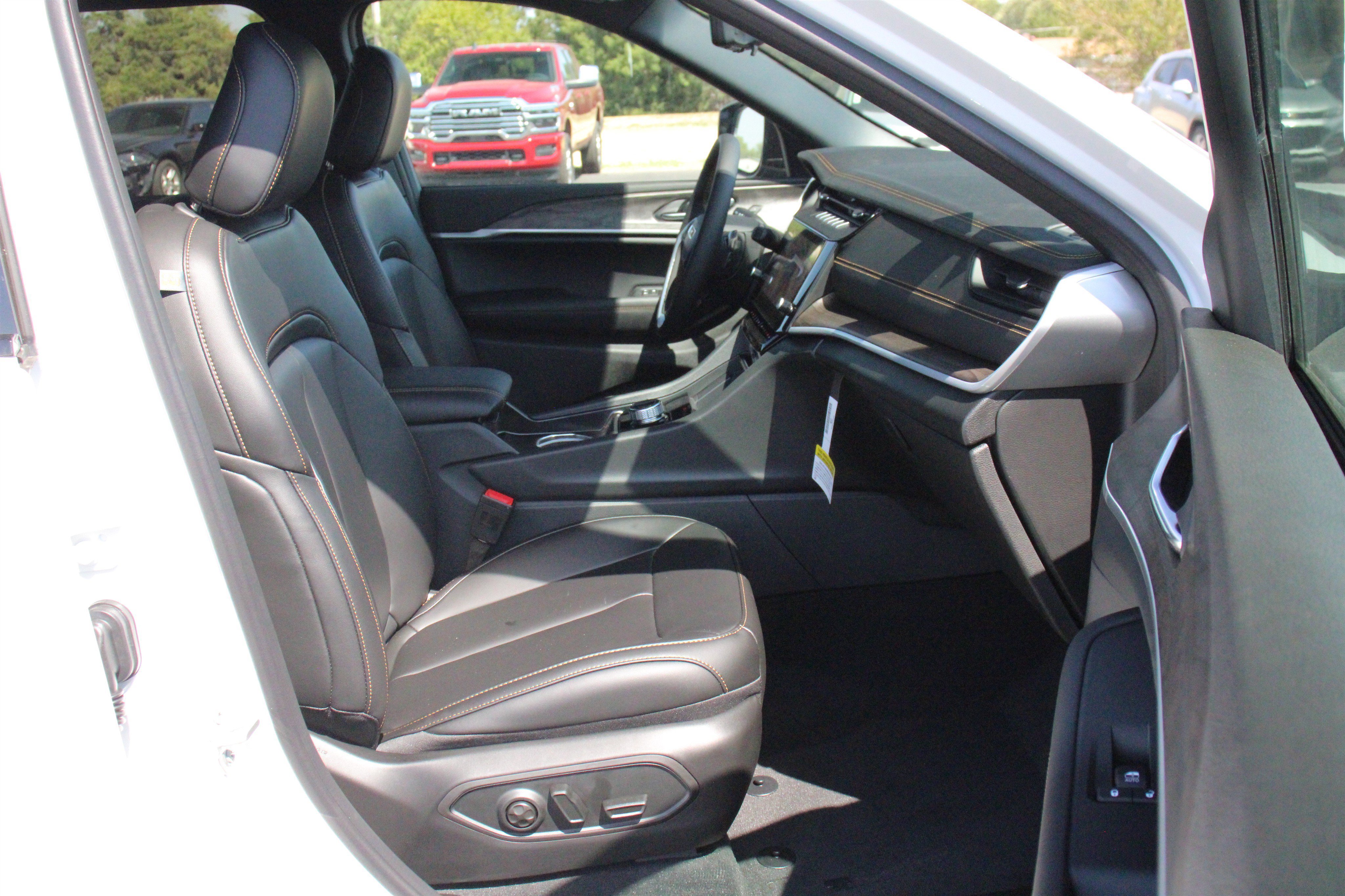 New 2026 Jeep Grand Cherokee Limited AWD/4WD image 29
