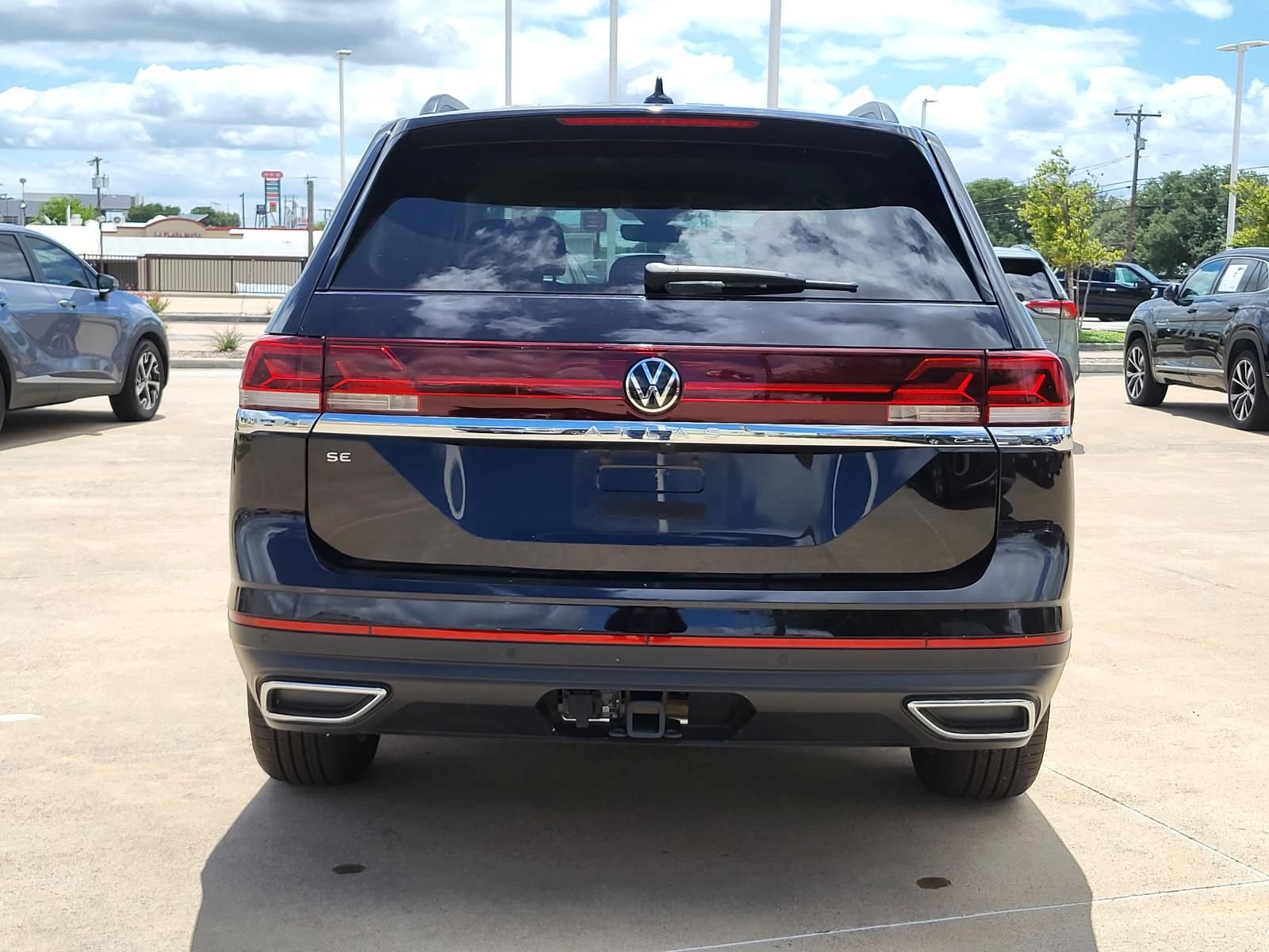 Used 2024 Volkswagen Atlas SE FWD image 7