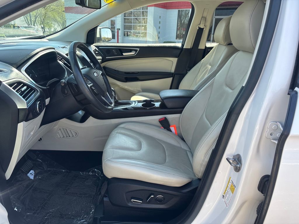 Used 2017 Ford Edge Titanium w/ Technology Package AWD/4WD image 11