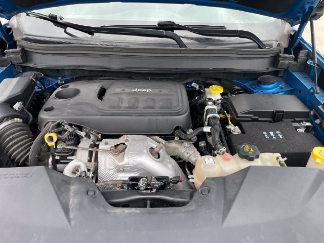 Used 2019 Jeep Cherokee Trailhawk w/ Cold Weather Group AWD/4WD image 31