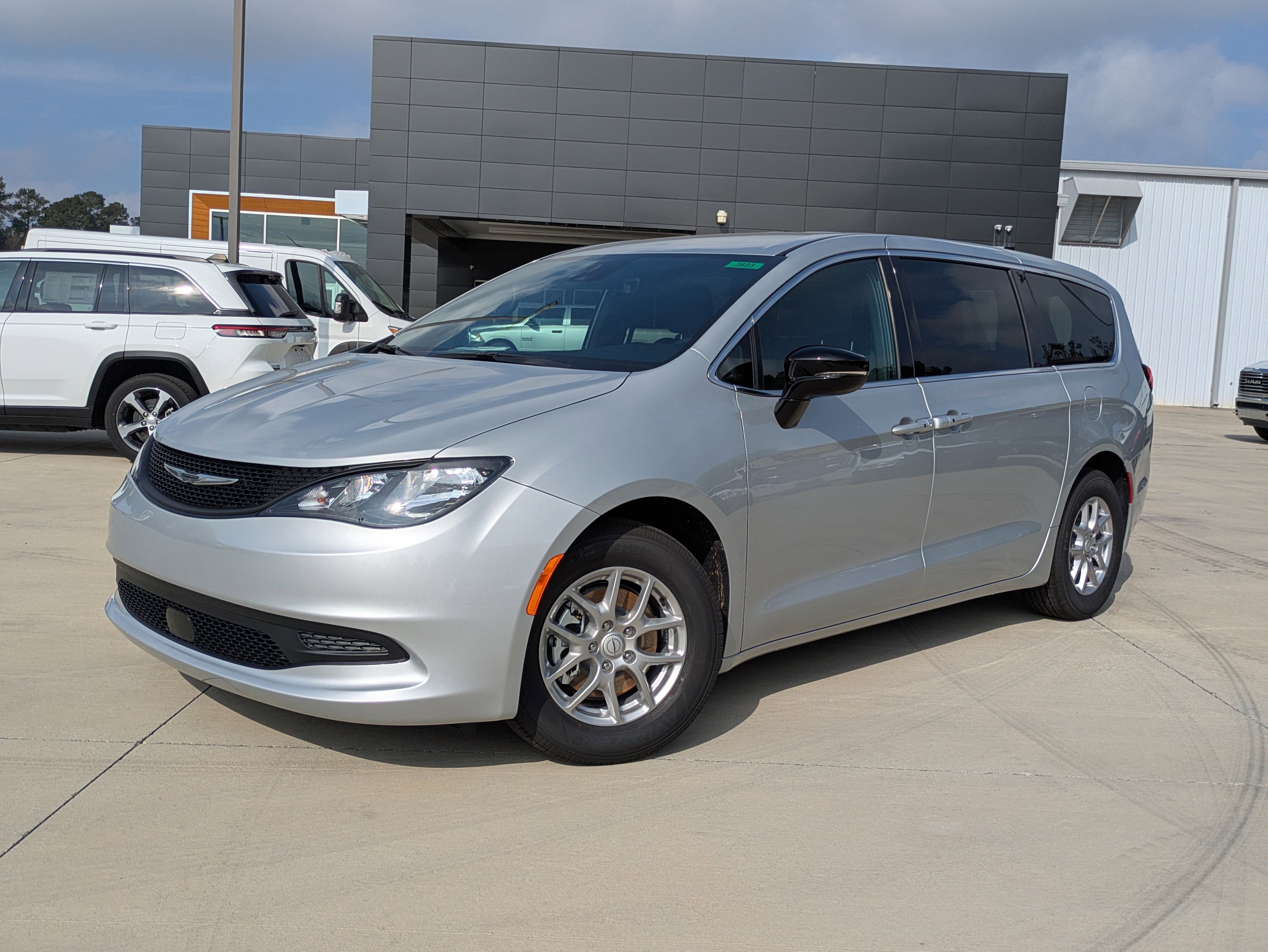 New 2026 Chrysler Voyager LX image 4