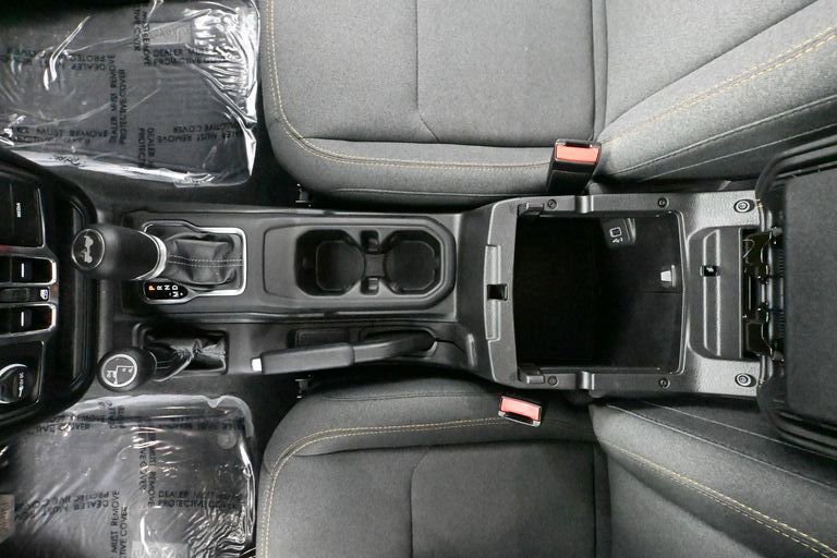Used 2024 Jeep Wrangler Sahara image 33