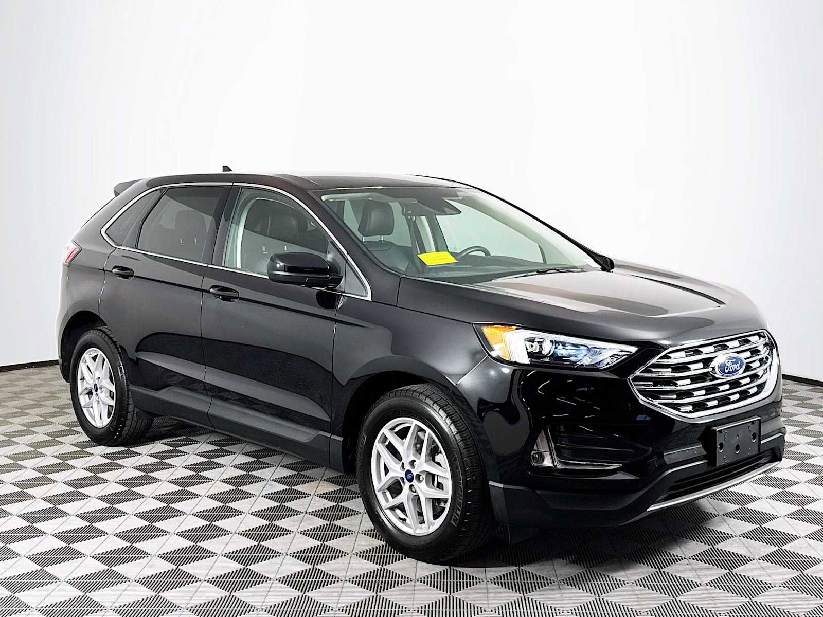 Used 2022 Ford Edge SEL w/ Convenience Package image 2