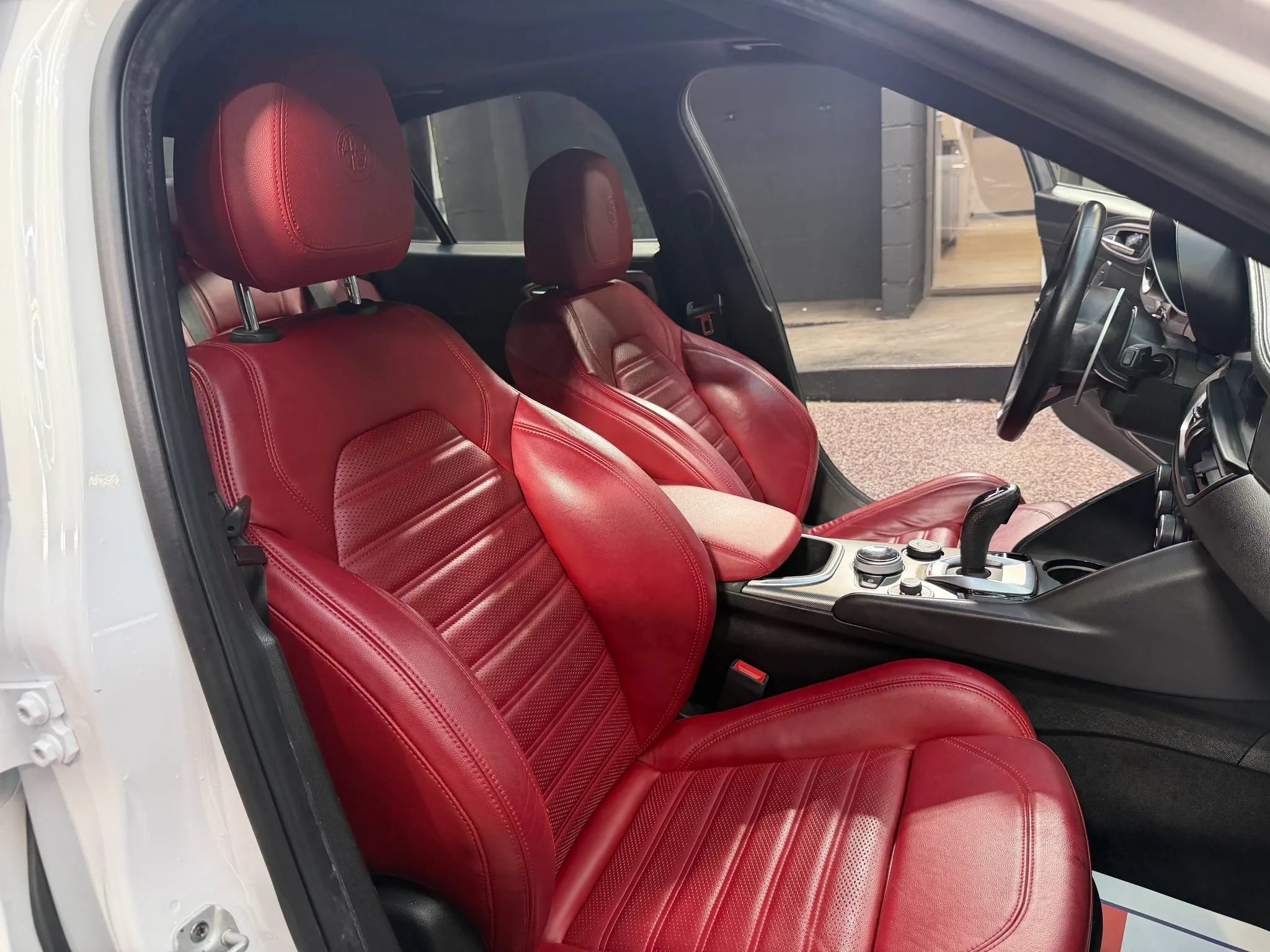 Used 2022 Alfa Romeo Giulia Veloce AWD/4WD image 36
