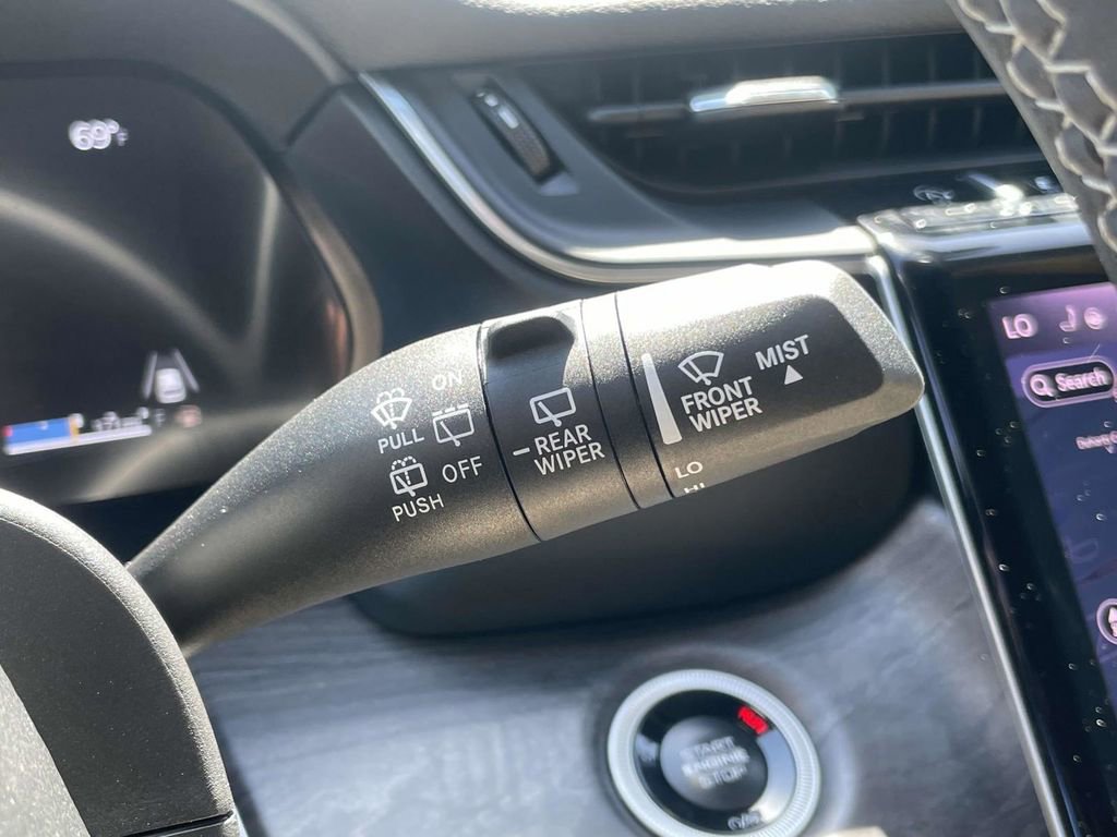 Certified 2025 Jeep Grand Cherokee Limited w/ Luxury Tech Group II image 35