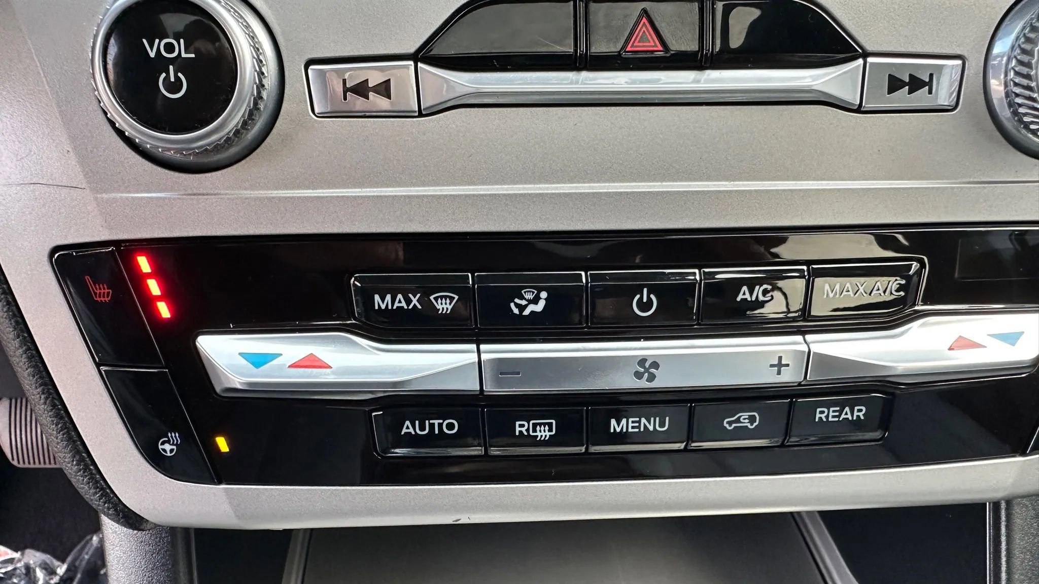 Used 2021 Ford Explorer XLT w/ Equipment Group 202A image 24