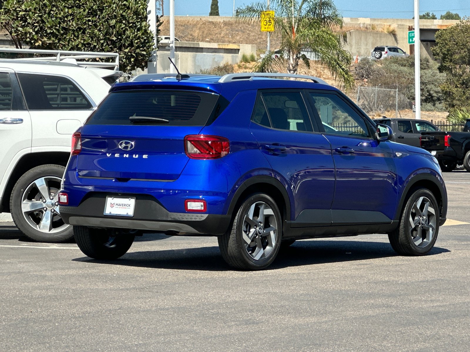 Used 2024 Hyundai Venue Limited FWD image 5